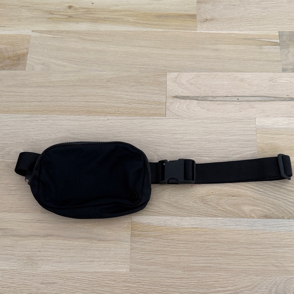 Lululemon Everywhere Belt Bag